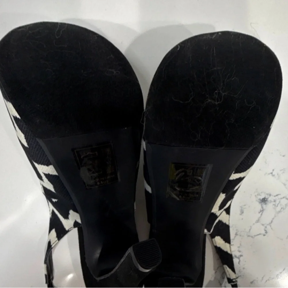 NWOT Shoe Dazzle 6” size 6 Black & White Chevron Peep-Toe Slingback Platforms‎